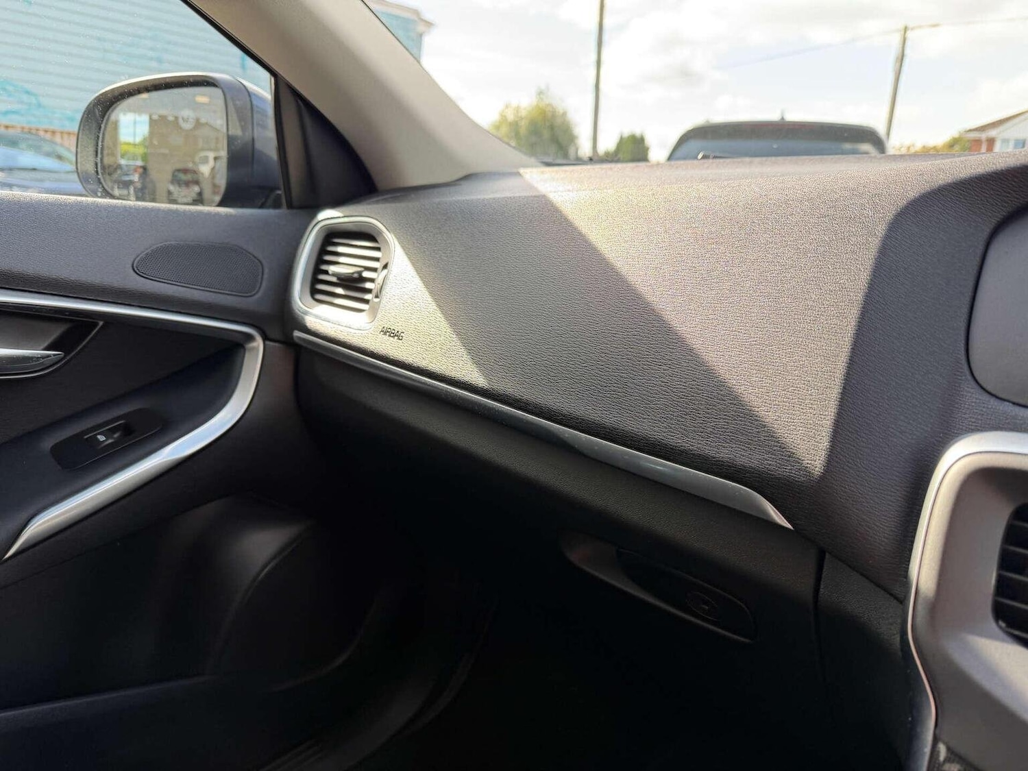 Used Volvo V40 2017 for sale - 76107419: Photo 18