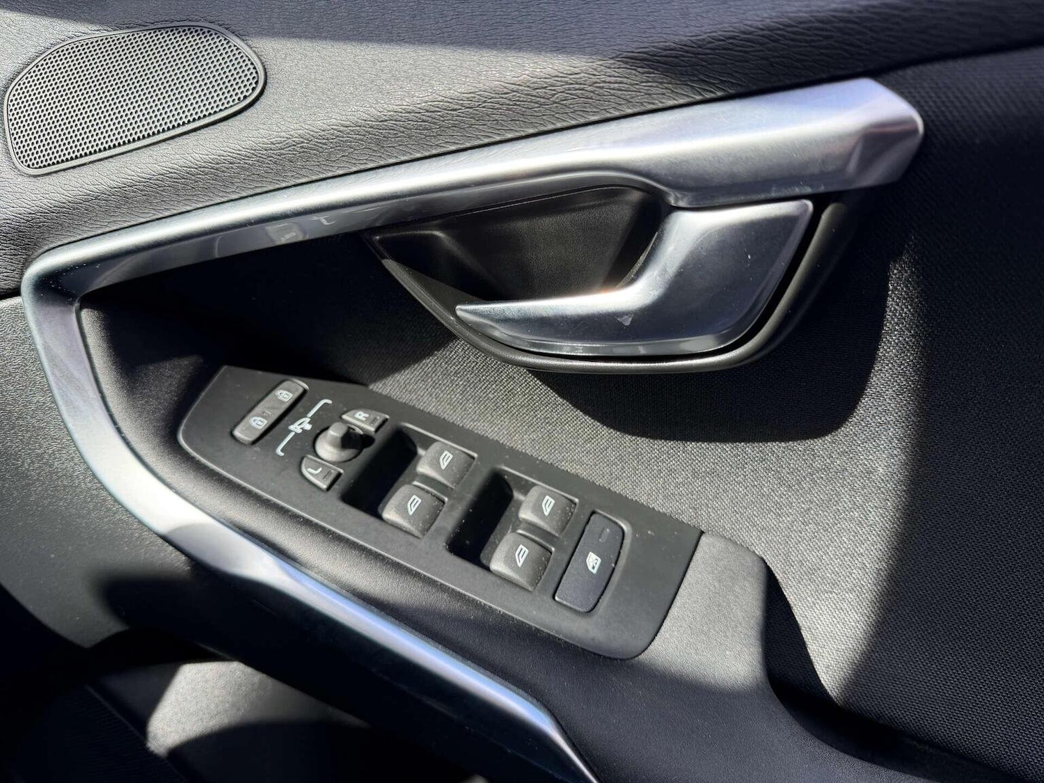 Used Volvo V40 2017 for sale - 76107419: Photo 23