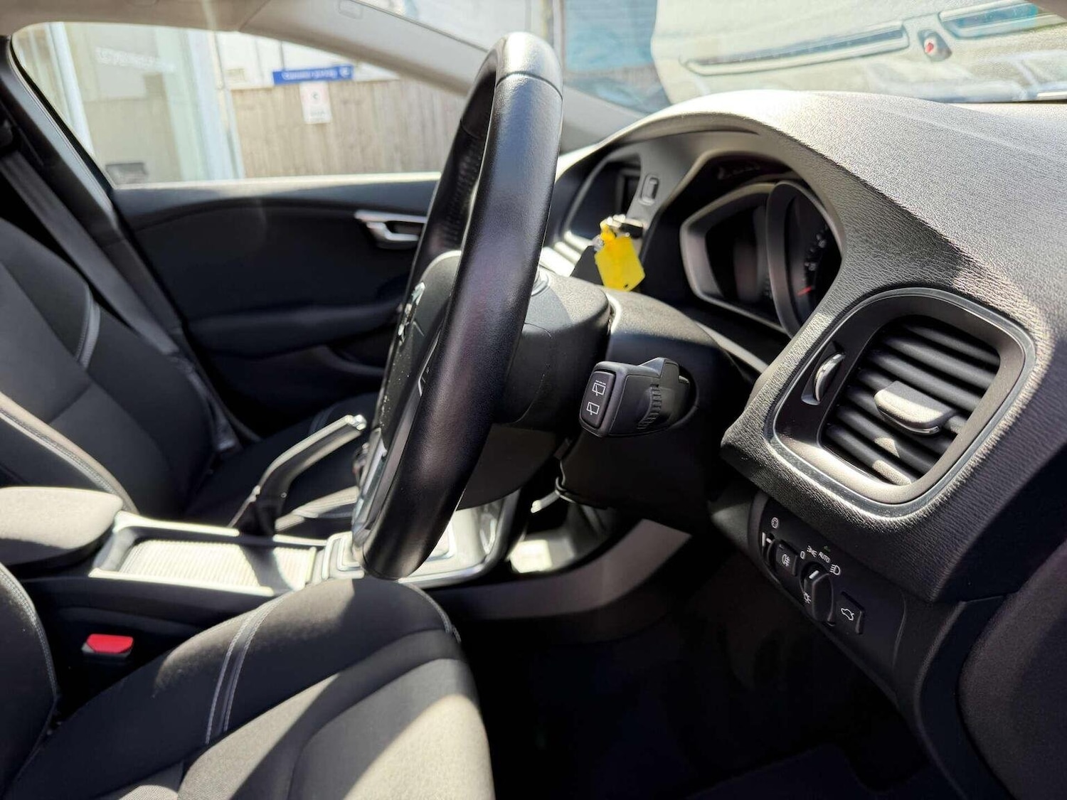 Used Volvo V40 2017 for sale - 76107419: Photo 24