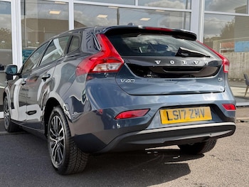 Used Volvo V40 2017 for sale - 76107419: Photo 2