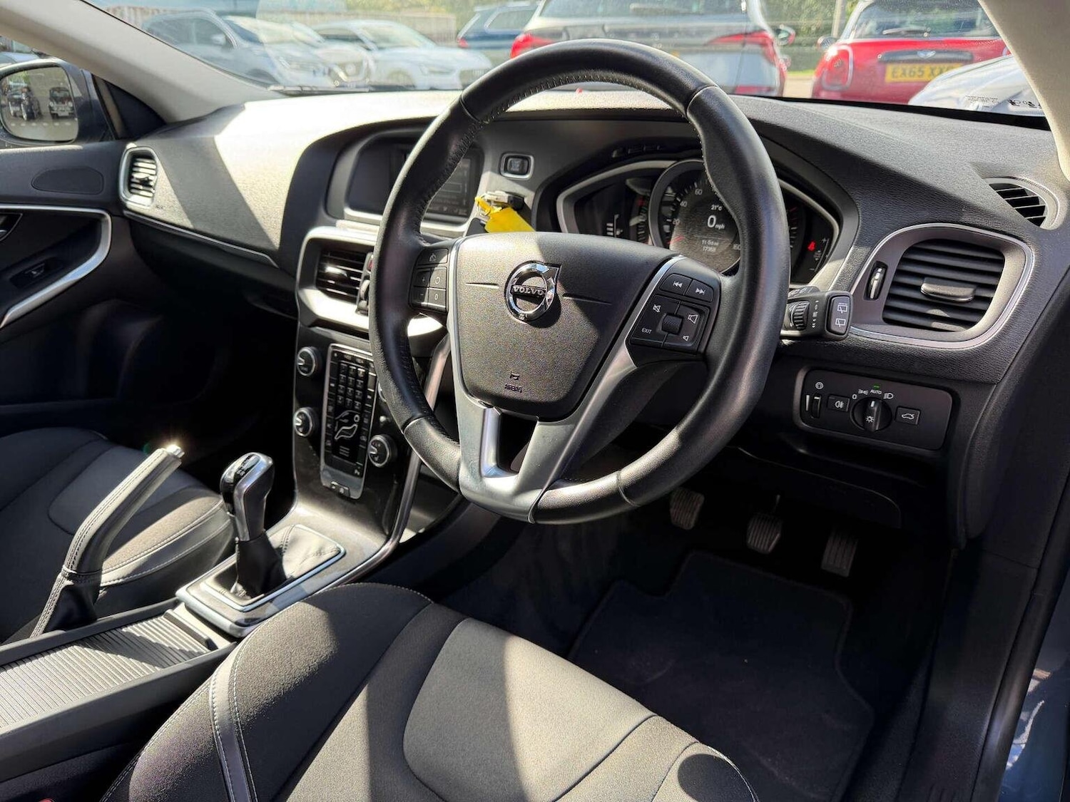 Used Volvo V40 2017 for sale - 76107419: Photo 3
