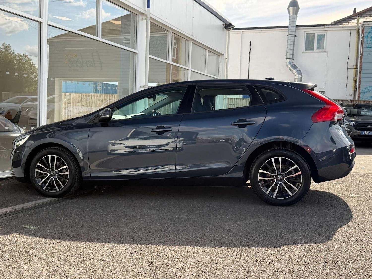 Used Volvo V40 2017 for sale - 76107419: Photo 35