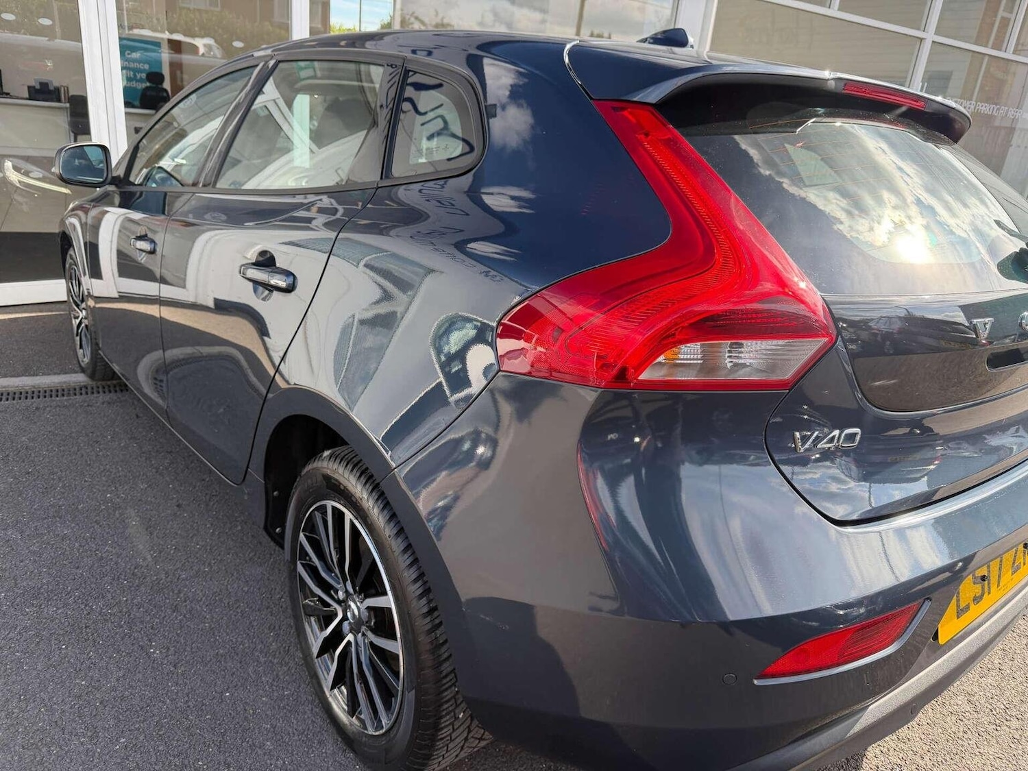 Used Volvo V40 2017 for sale - 76107419: Photo 41