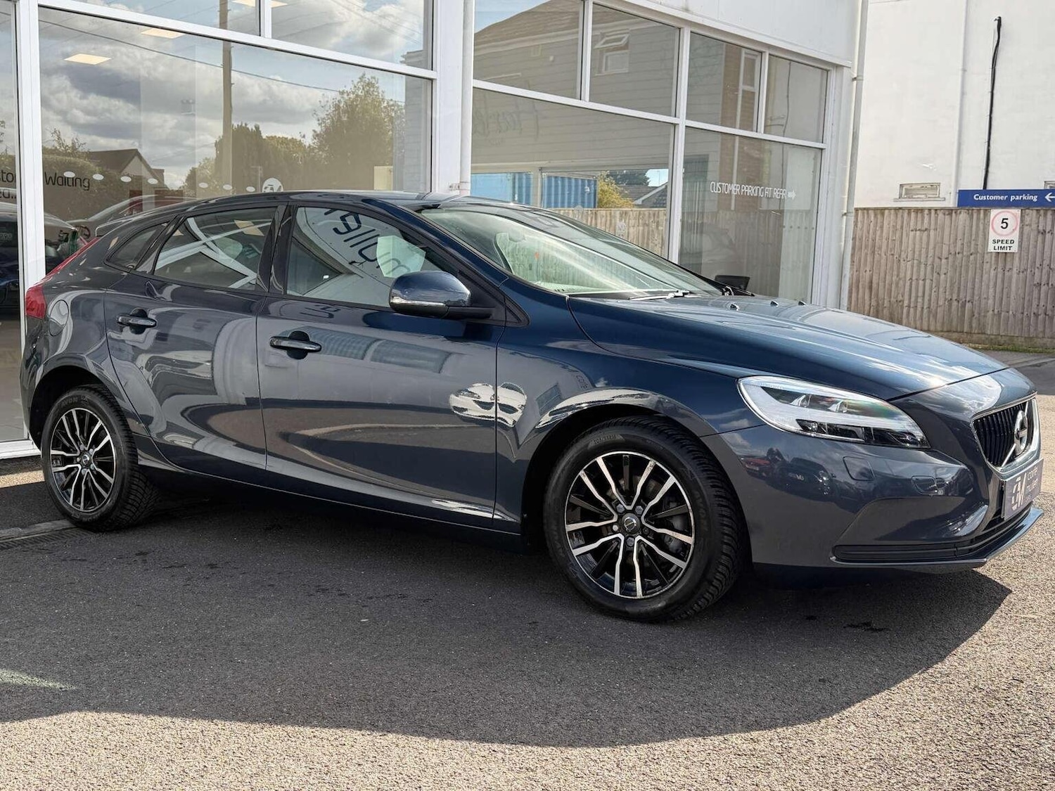 Used Volvo V40 2017 for sale - 76107419: Photo 43