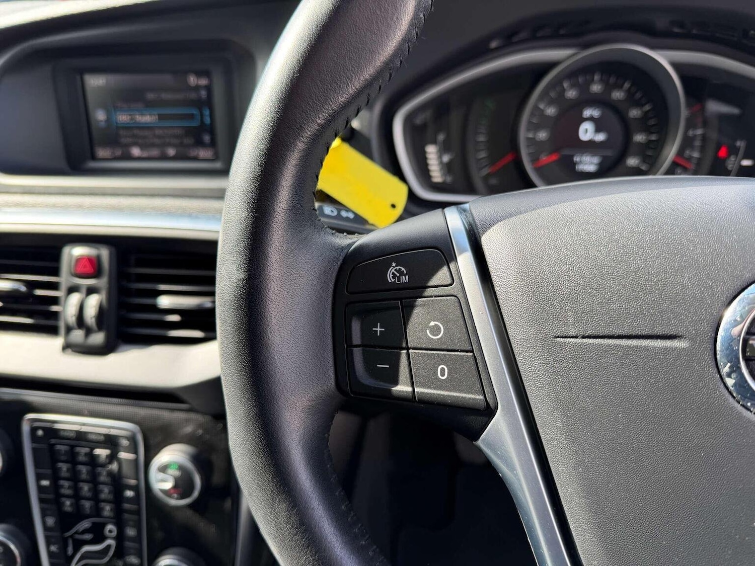 Used Volvo V40 2017 for sale - 76107419: Photo 5