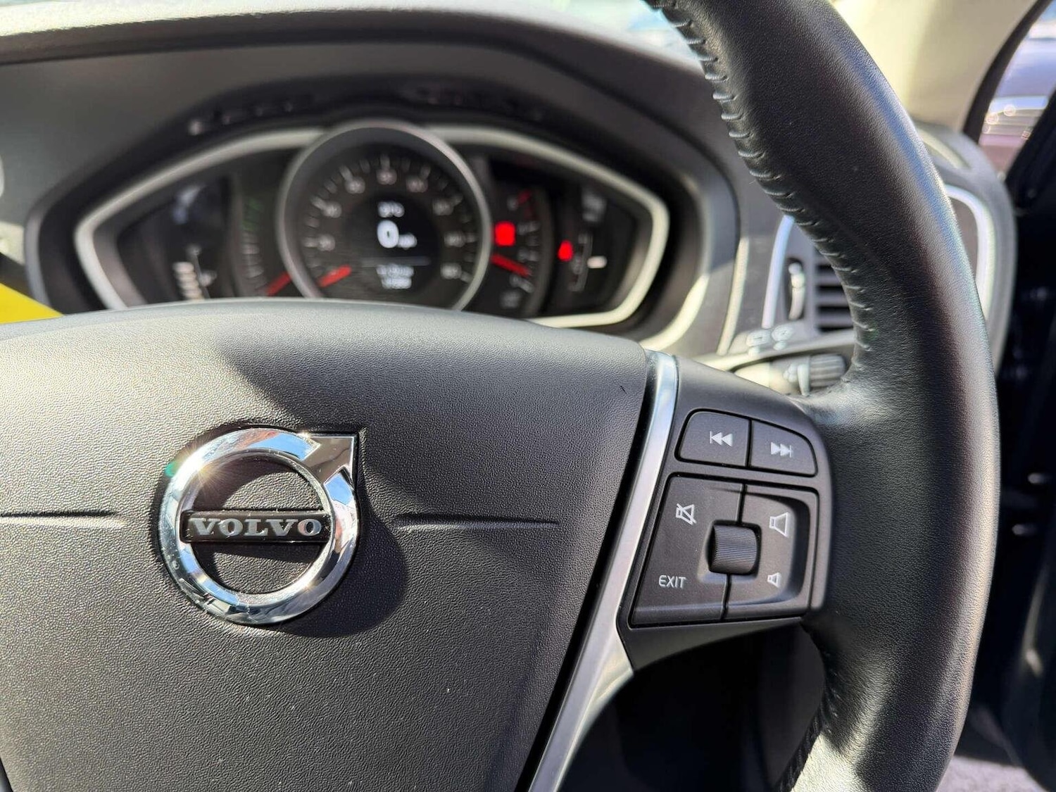 Used Volvo V40 2017 for sale - 76107419: Photo 6