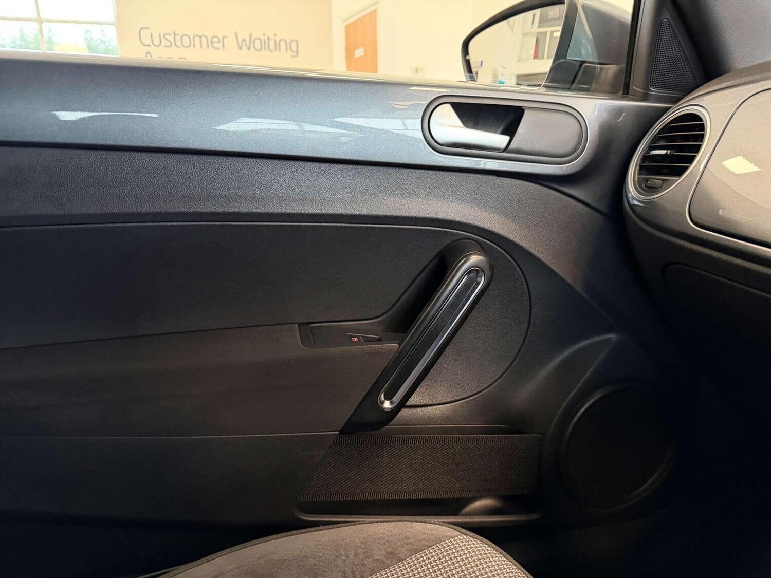 Used Volkswagen Beetle 2014 for sale - 77792888: Photo 15