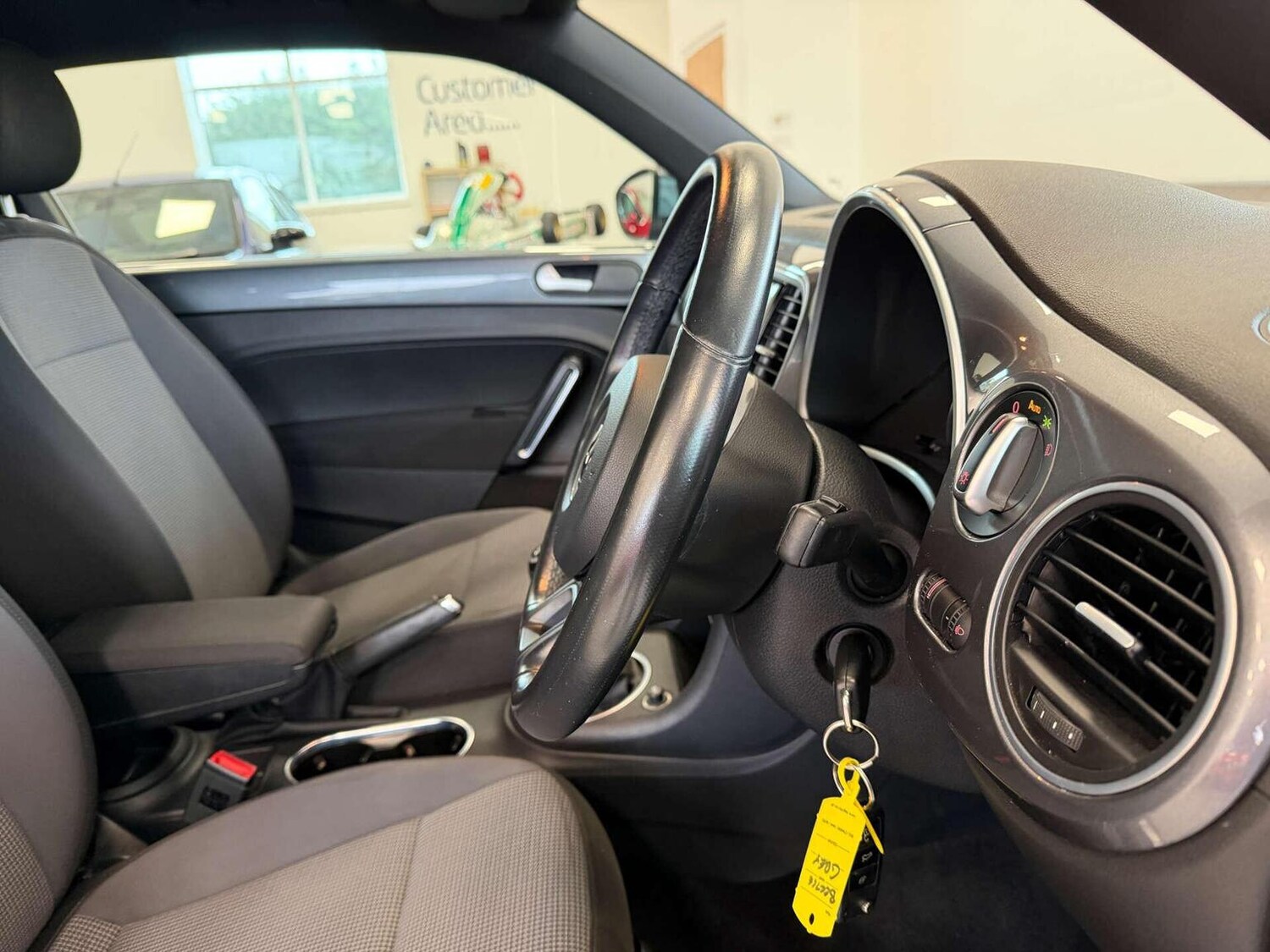 Used Volkswagen Beetle 2014 for sale - 77792888: Photo 22