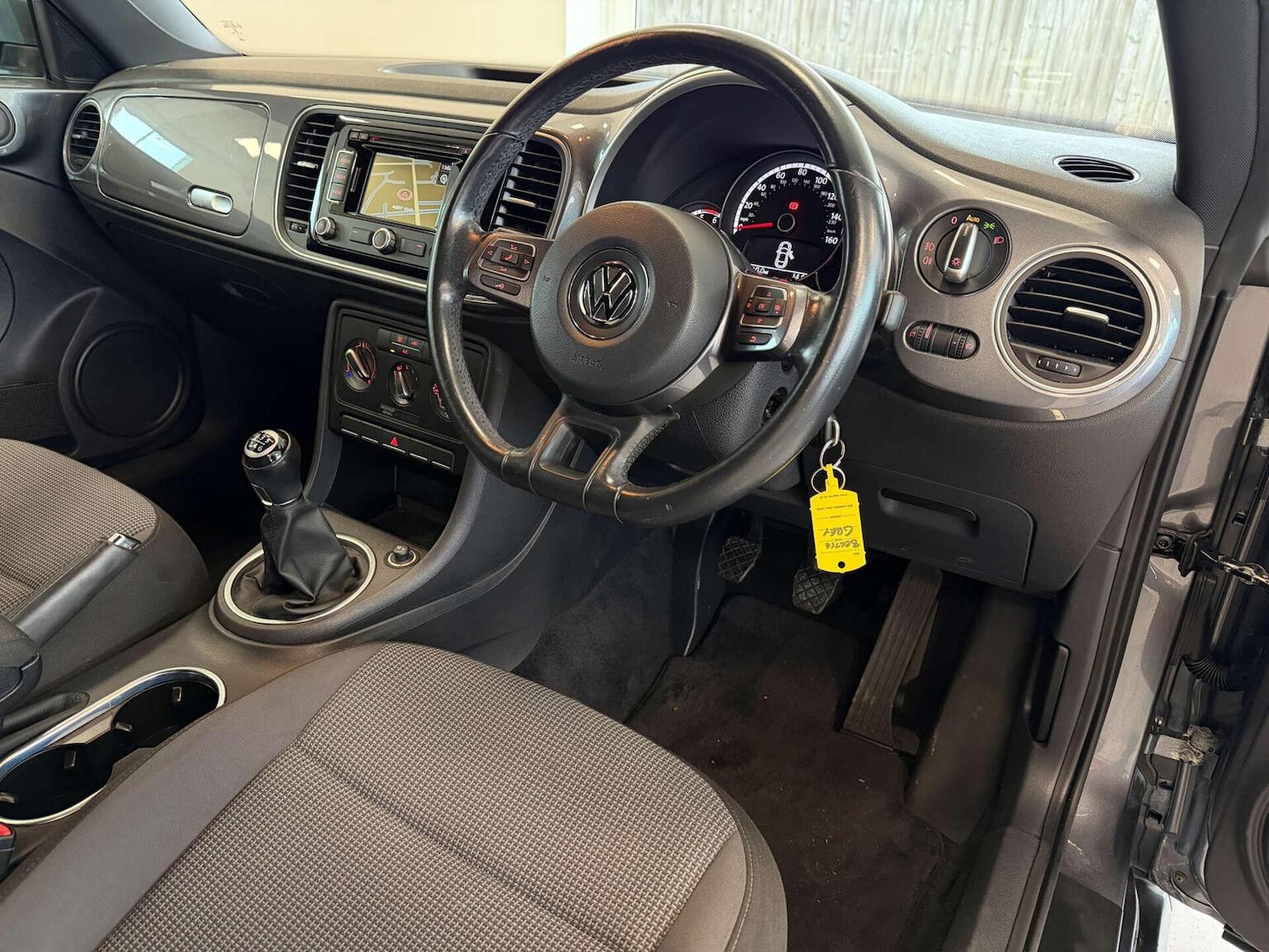 Used Volkswagen Beetle 2014 for sale - 77792888: Photo 3