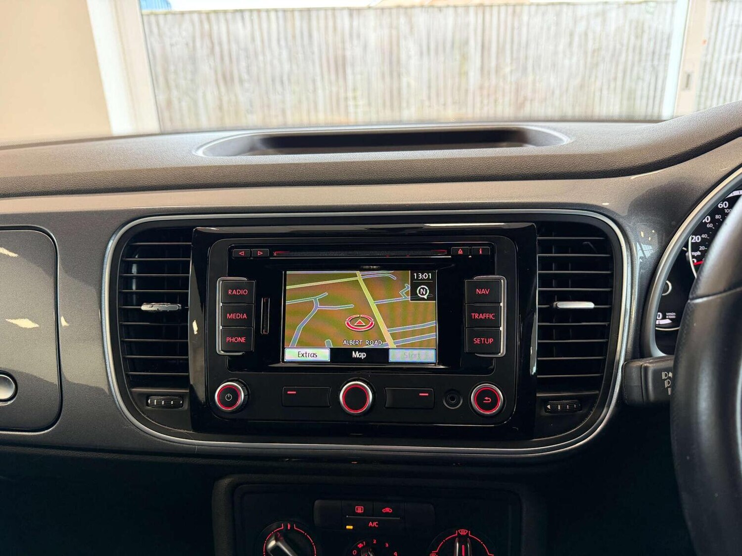 Used Volkswagen Beetle 2014 for sale - 77792888: Photo 9