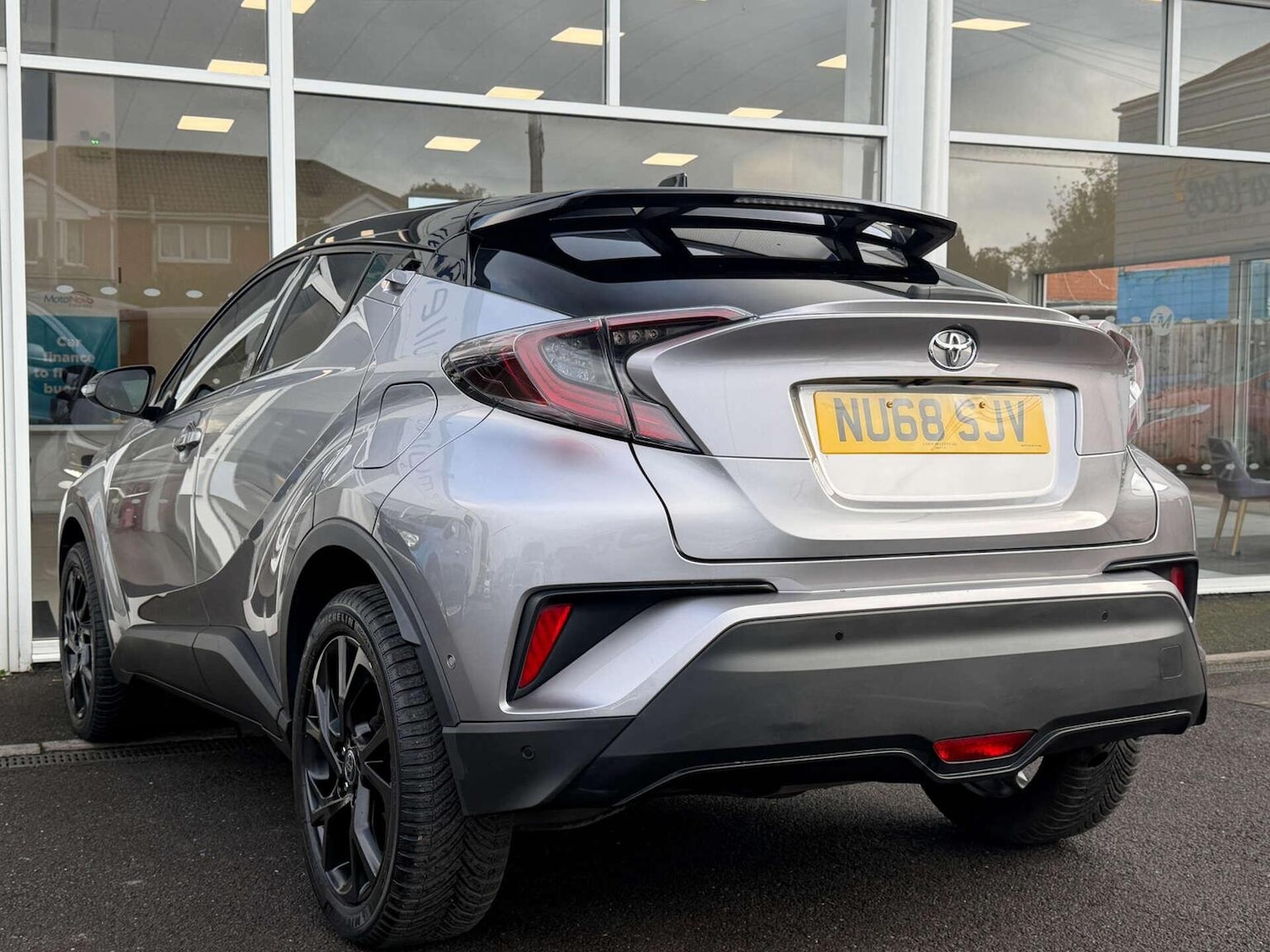 Used Toyota C-HR 2018 for sale - 76560071: Photo 2
