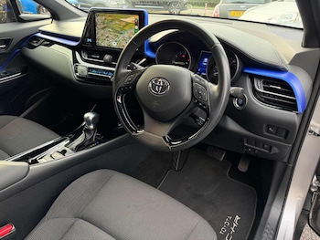 Used Toyota C-HR 2018 for sale - 76560071: Photo