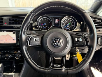 Used Volkswagen Golf 2016 for sale - 78070546: Photo