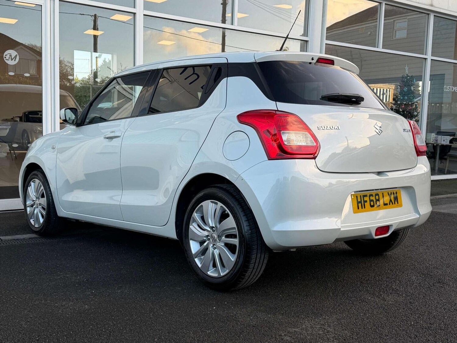 Used Suzuki Swift 2018 for sale - 76974356: Photo 2
