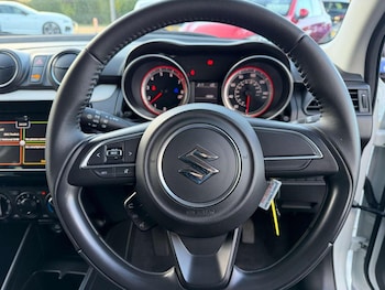 Used Suzuki Swift 2018 for sale - 76974356: Photo