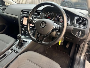 Used Volkswagen Golf 2018 for sale - 75608240: Photo