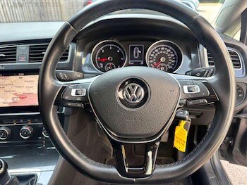 Used Volkswagen Golf 2018 for sale - 75608240: Photo