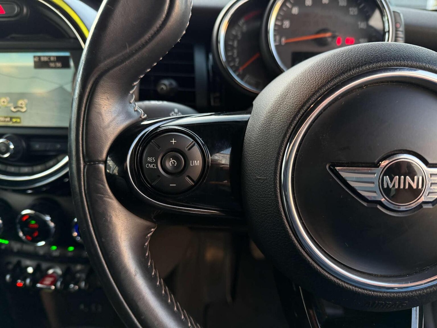 Used MINI Convertible 2016 for sale - 76625399: Photo 5