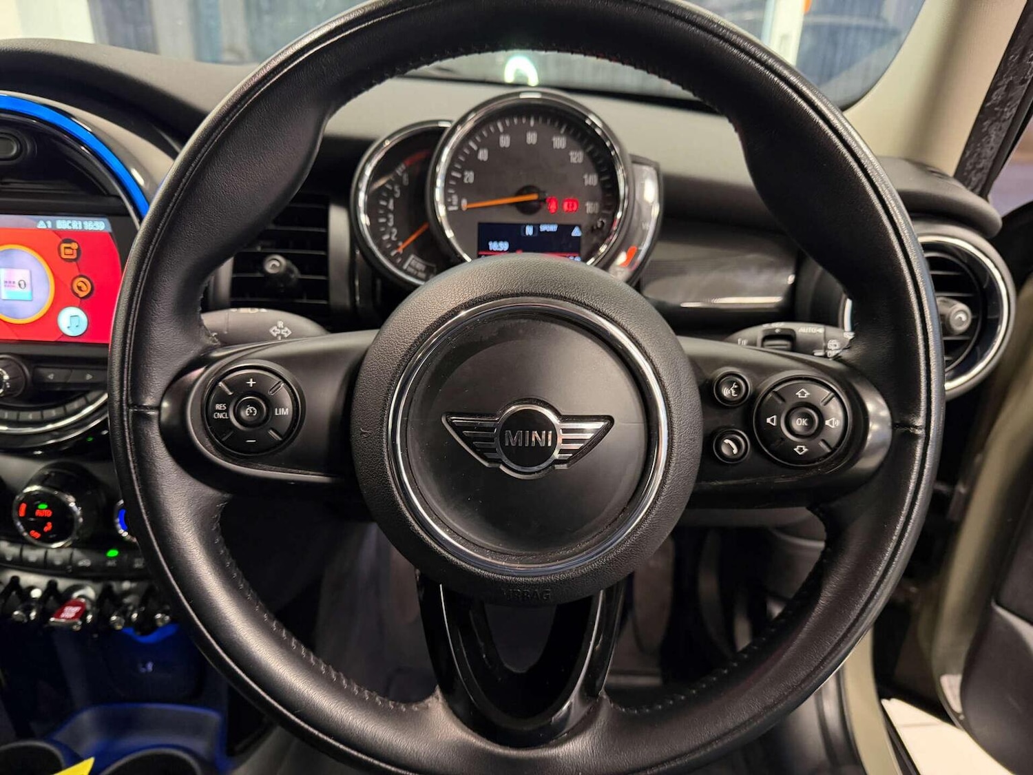 Used MINI Hatch 2018 for sale - 77251250: Photo 4