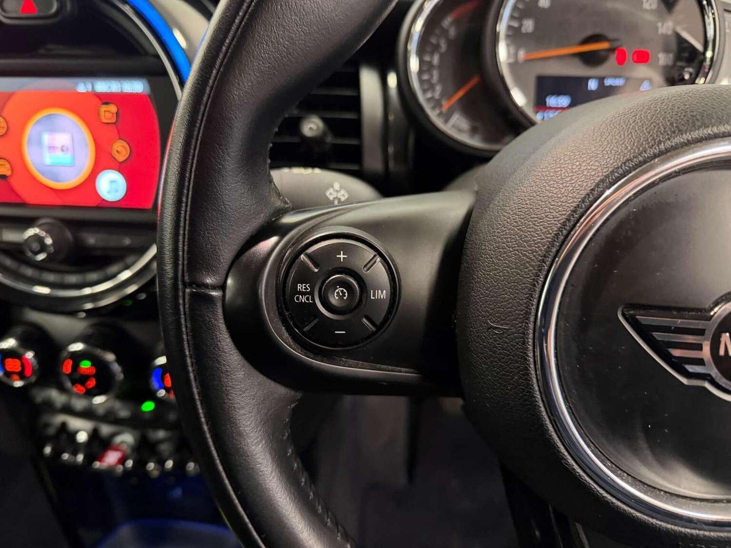 Used MINI Hatch 2018 for sale - 77251250: Photo 5