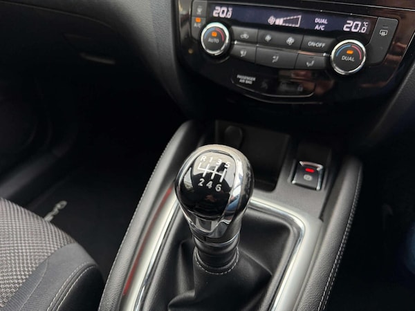 Used Nissan Qashqai 2015 for sale - 76305594: Photo 15