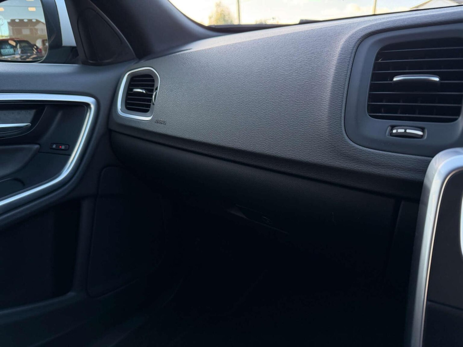 Used Volvo V60 2016 for sale - 76769795: Photo 17