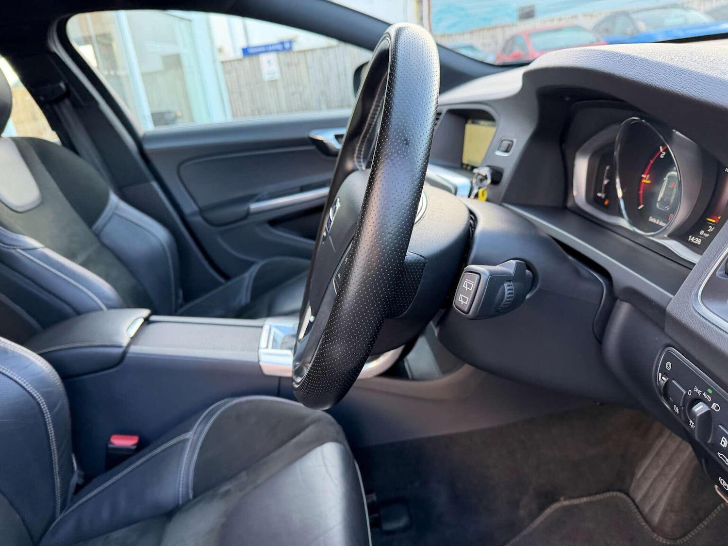 Used Volvo V60 2016 for sale - 76769795: Photo 23