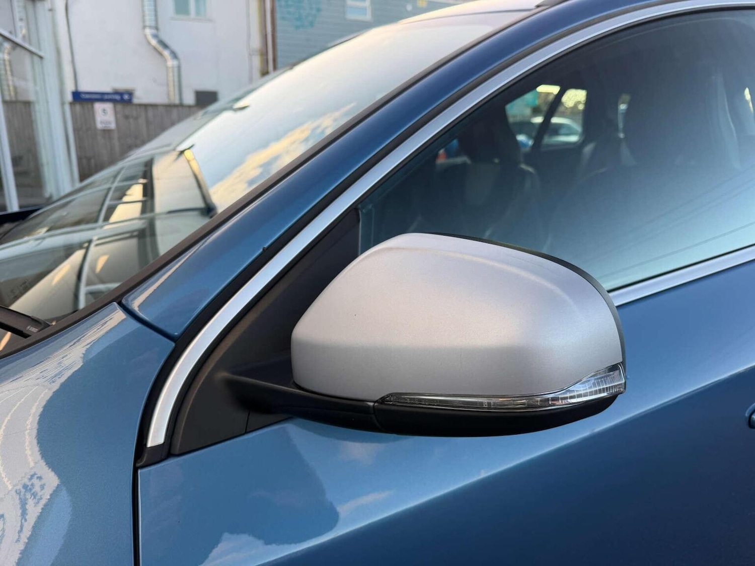 Used Volvo V60 2016 for sale - 76769795: Photo 32