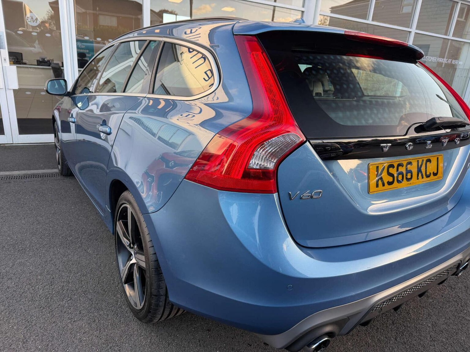 Used Volvo V60 2016 for sale - 76769795: Photo 41