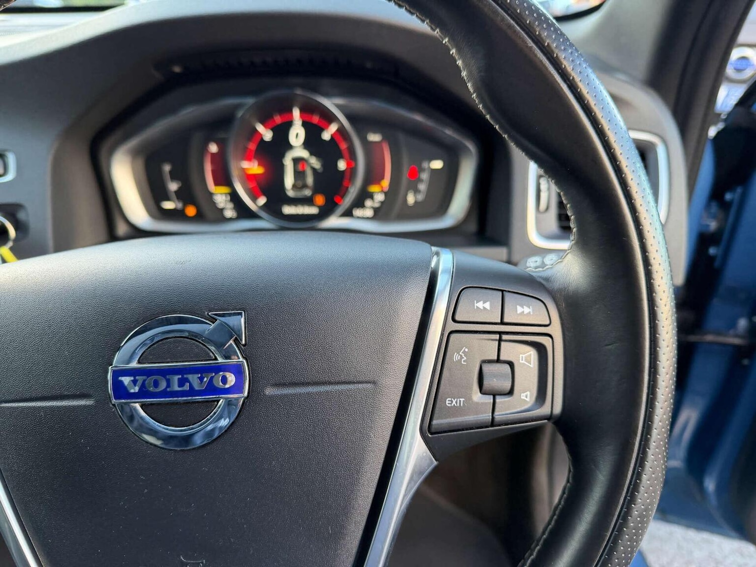 Used Volvo V60 2016 for sale - 76769795: Photo 6