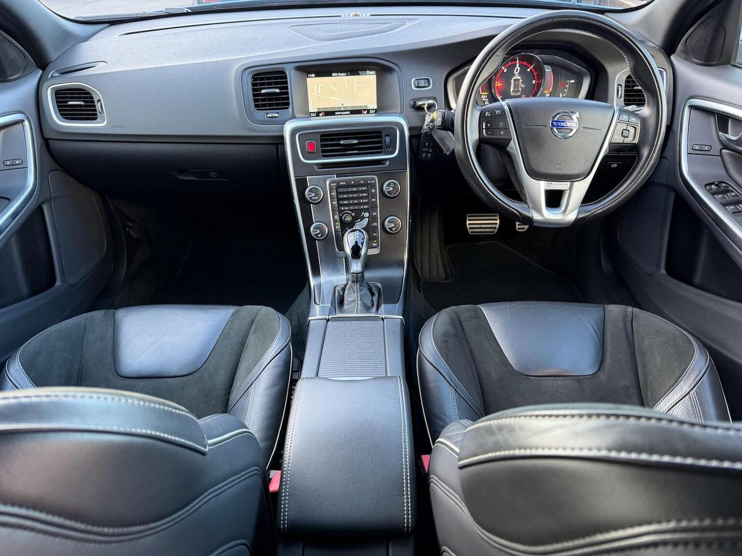 Used Volvo V60 2016 for sale - 76769795: Photo 8