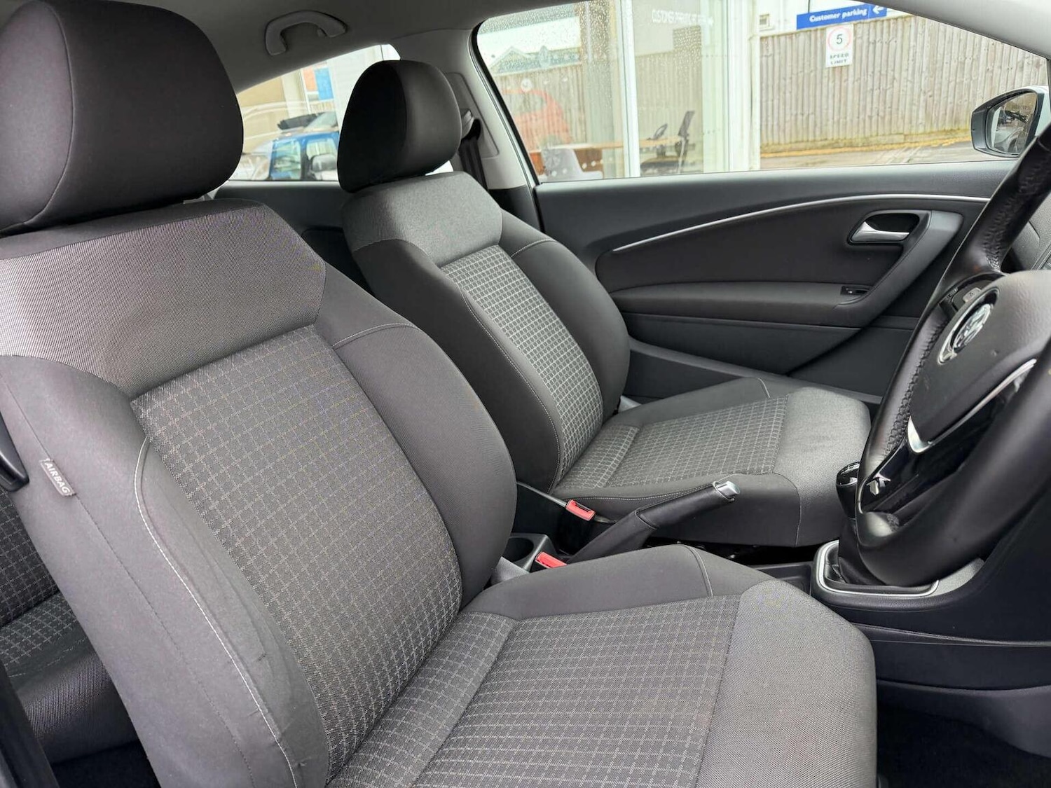 Used Volkswagen Polo 2015 for sale - 76559911: Photo 24