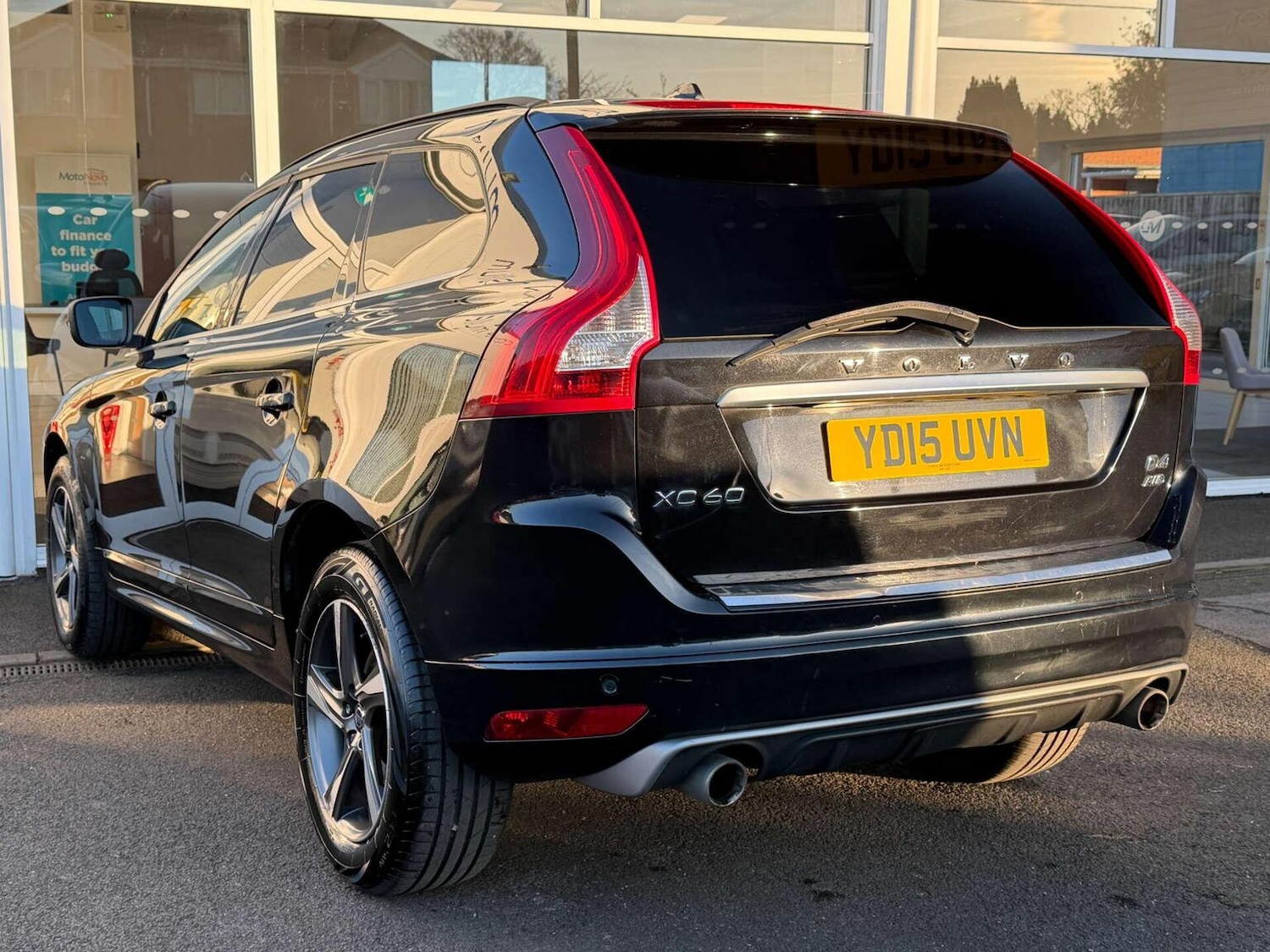 Used Volvo XC60 2015 for sale - 77921255: Photo 2