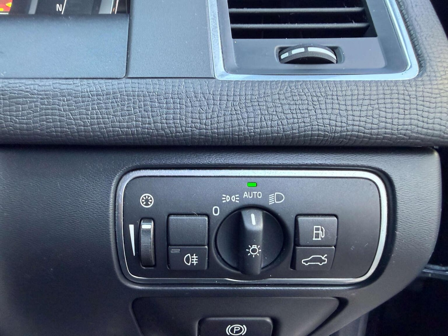 Used Volvo XC60 2015 for sale - 77921255: Photo 22