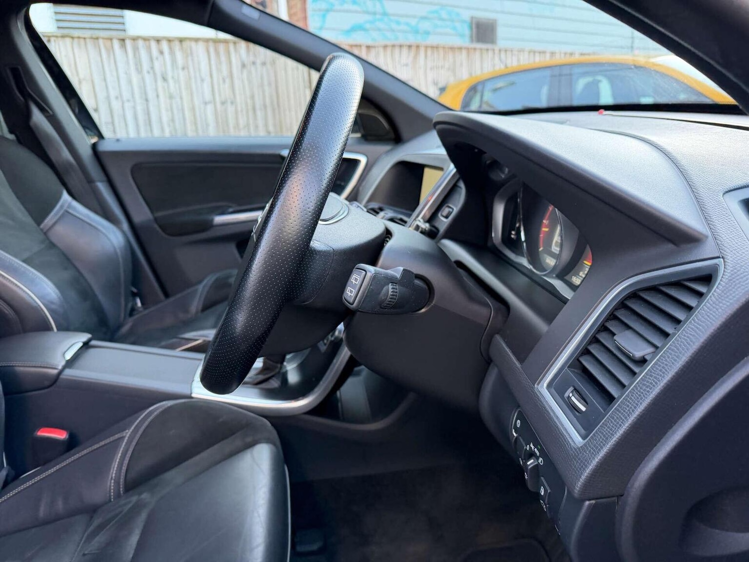 Used Volvo XC60 2015 for sale - 77921255: Photo 25