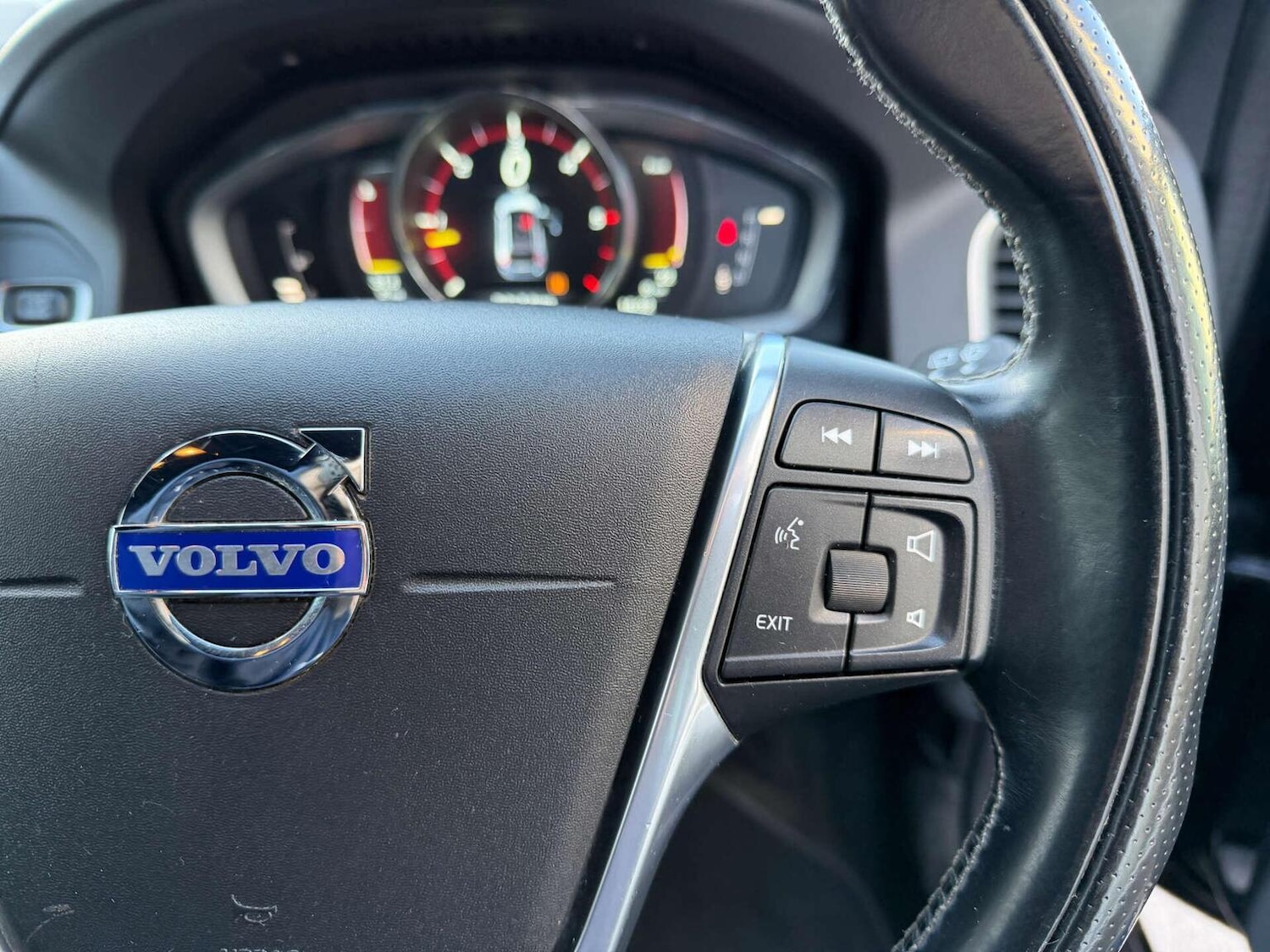 Used Volvo XC60 2015 for sale - 77921255: Photo 7