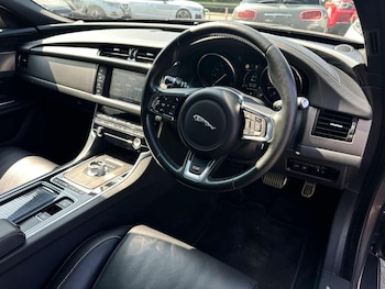Used Jaguar XF 2016 for sale - 75561597: Photo