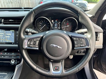 Used Jaguar XF 2016 for sale - 75561597: Photo