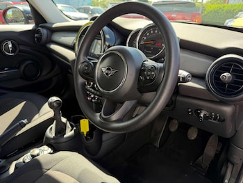 Used MINI Hatch 2019 for sale - 79451332: Photo