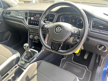 Used Volkswagen T-Roc 2019 for sale - 75505020: Photo