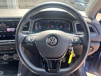 Used Volkswagen T-Roc 2019 for sale - 75505020: Photo