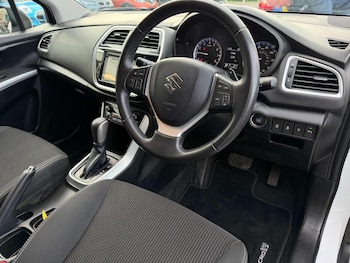 Used Suzuki SX4 S-Cross 2017 for sale - 76951110: Photo