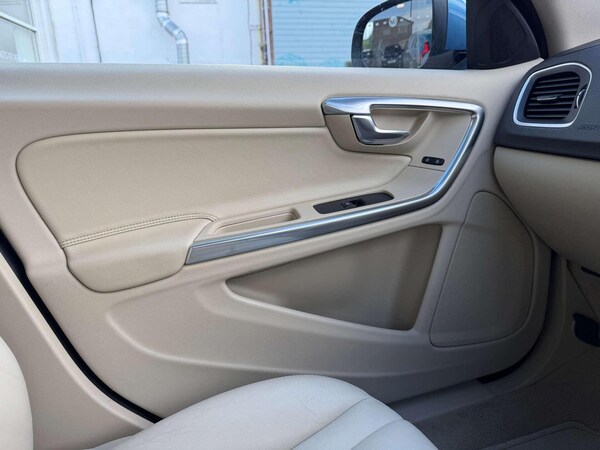 Used Volvo V60 2015 for sale - 76174102: Photo 17