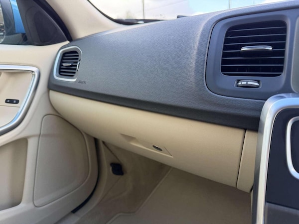 Used Volvo V60 2015 for sale - 76174102: Photo 18