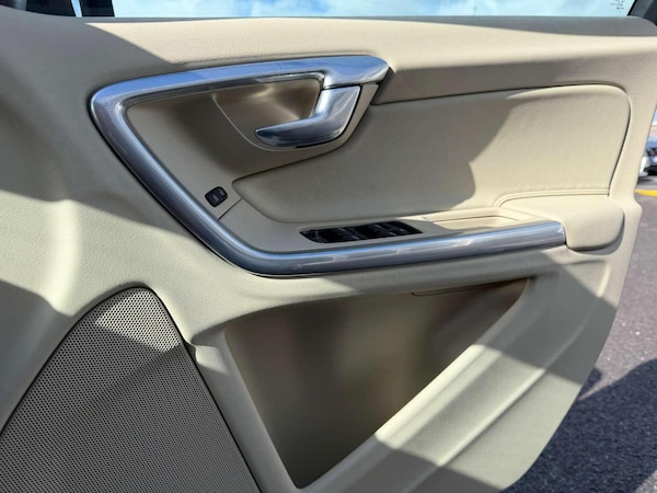 Used Volvo V60 2015 for sale - 76174102: Photo 22