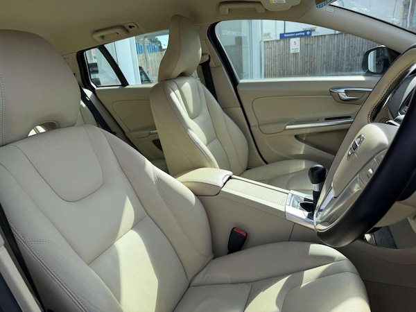 Used Volvo V60 2015 for sale - 76174102: Photo 25