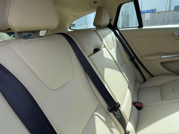 Used Volvo V60 2015 for sale - 76174102: Photo 28