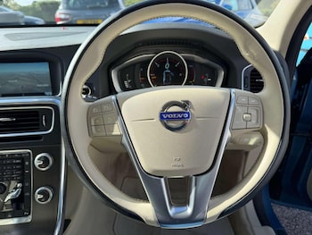 Used Volvo V60 2015 for sale - 76174102: Photo 4