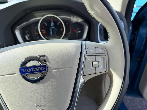 Used Volvo V60 2015 for sale - 76174102: Photo 6