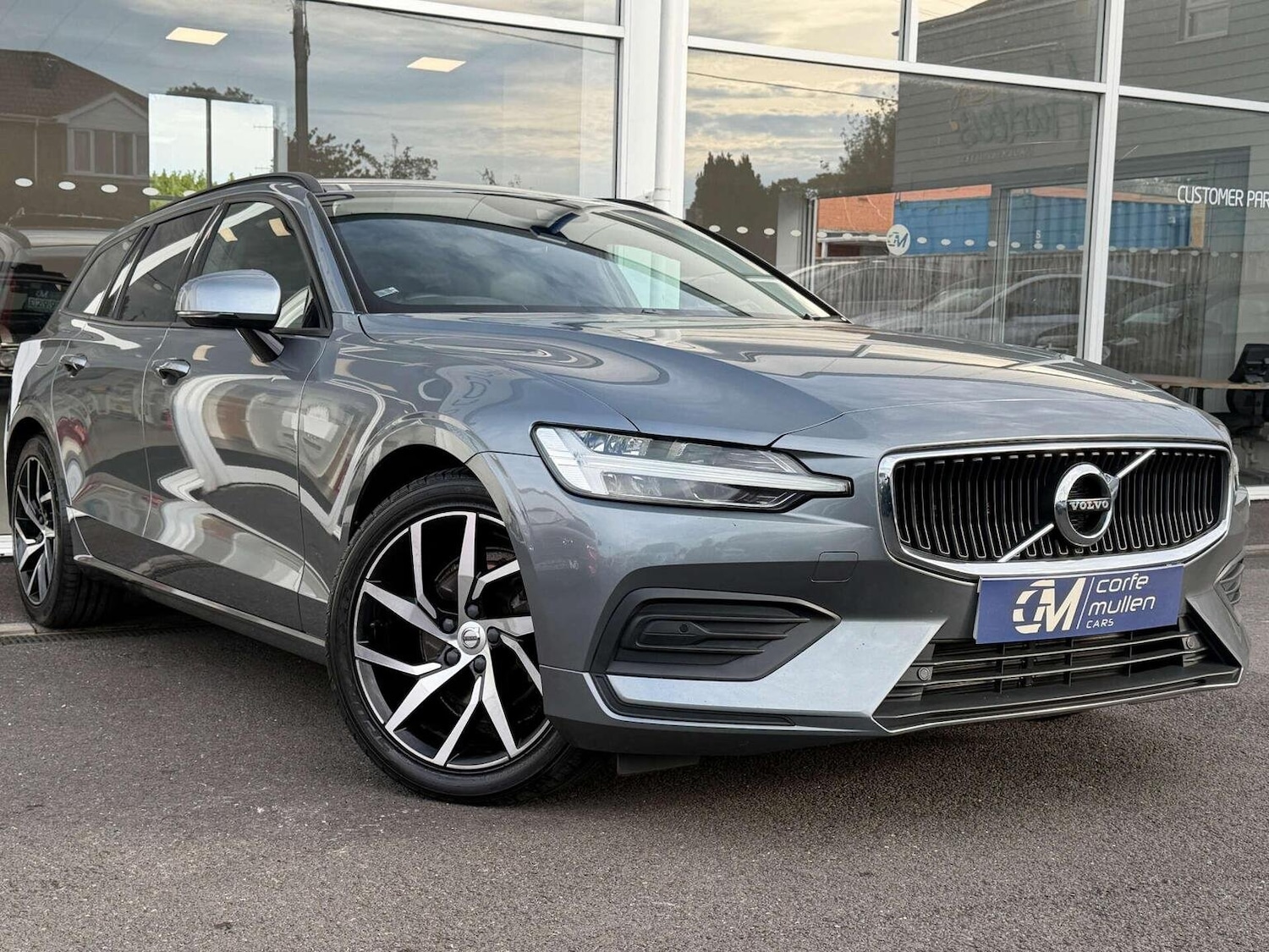 Used Volvo V60 2019 for sale - 76120353: Photo 1